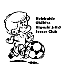 レトロ調のかわいいイラストの少年がサッカーをしているデザイン。